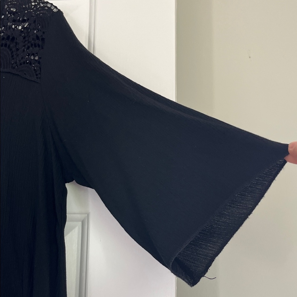 Elegant Black Lace Women's Blouse - Picture 3 of 9